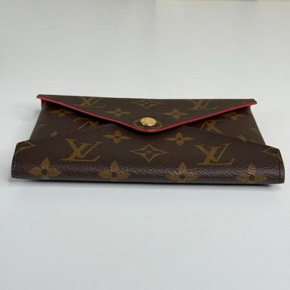 Louis Vuitton Monogram Canvas Wallet with Classic Design and Brown Color Scheme - Picture 5 of 8
